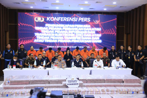 Kacab Bank  dan Mantan Teller Kompak Bobol  Rekening  Bank, 9 Ditangkap