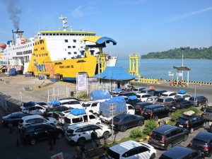 Lonjakan Penumpang  di Lintasan Utama  Penghubung Sumatera–Jawa–Bali