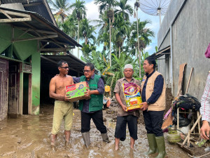 BSN  Serahkan Bantuan Kemanusiaan Rp. 1,2 Miliar  Untuk  Korban Banjir dan Tanah Longsor di Banda Aceh.