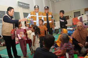 Direksi BTN dan BSN Kompak Berikan Dukungan Psikologis dan Bantuan Kepada  Korban Banjir di Pidi Aceh