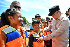 Menhub Dudy Mengajak Masyarakat Pesisir Mengutamakan Keselamatan Pelayaran