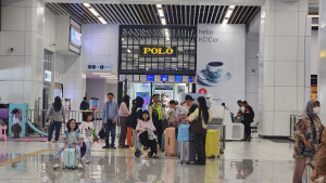 Butuh Bantuan di Stasiun Kereta Cepat, KCIC Siapkan  Porter Premium