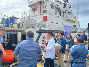 ASDP Salurkan Bantuan Kemanusiaan ke Kawasan Bencana Banjir Bandang Pulau Siau Sulut
