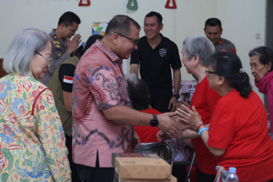 Polda Metro Jaya Gelar Puncak  Perayaan Natal  Dengan Bakti Sosial dan Penyaluran Sembako