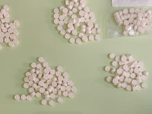 Peredaran Ekstasi di Apartemen Jakbar Digeruduk Polisi, 500 Butir Barang  Bukti