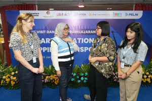 Rombongan Kedubes Inggris Anjangsana ke KM Kelud di Tg Priok, Ada Apa .....?