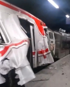 Kereta Seruduk Kereta, Perjalanan KA di Bekasi Timur Terganggu, KAI Lakukan Evakuasi