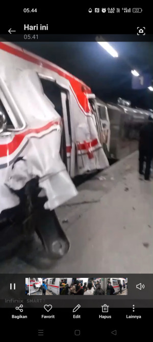 KA Argo Anggrek Tubruk KRL di Stasiun Bekasi Timur, Empat Penumpang Meninggal Dunia 79 Luka Serius