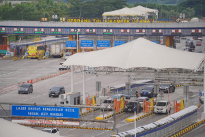 Pasca Libur Panjang, Volume Arus Balik Masih Mewarnai Kepadatan di GT Cikampek Utama