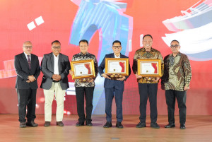 Dirut Jasa Marga Raih Penghargaan  The Strategic Leader of National Impact