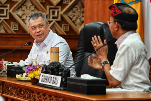 Menhub Dudy  Tinjau  Pelabuhan Celukan Bawang, Antisipasi Kepadatan Gilimanuk