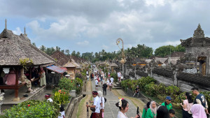 Cukup Lima Ribu, Wisatawan  Dapat Berkunjung Dari Denpasar ke Desa Wisata Penglipuran Dengan Bus DAMRI