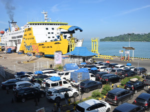 Akses Masuk  Orang dan Kendaraan ke  Kawasan Pelabuhan Merak Dibatasi