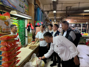 Satgas Pangan Cek Harga Beras di Pasar Tradisional Ciracas 