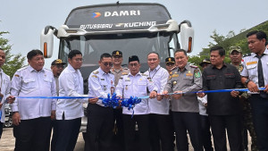 DAMRI Ekspansi Layanan Antar Lintas Batas Negara Putussibau–Kuching