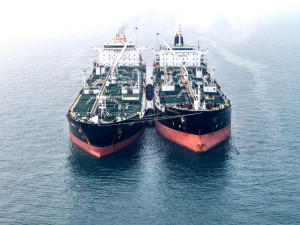Pelindo Hadirkan  Layanan Ship-to-Ship di Jalur Pelayaran Internasional